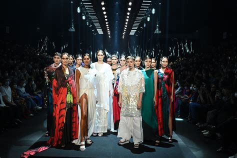 Jenny x Thailand Fashion Week: Eine Explosion von Kreativität und Exotik!